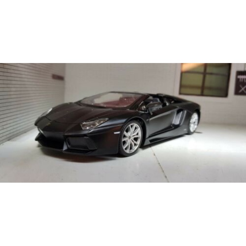 Lamborghini Aventador Roadster 31504 Maisto 1:24