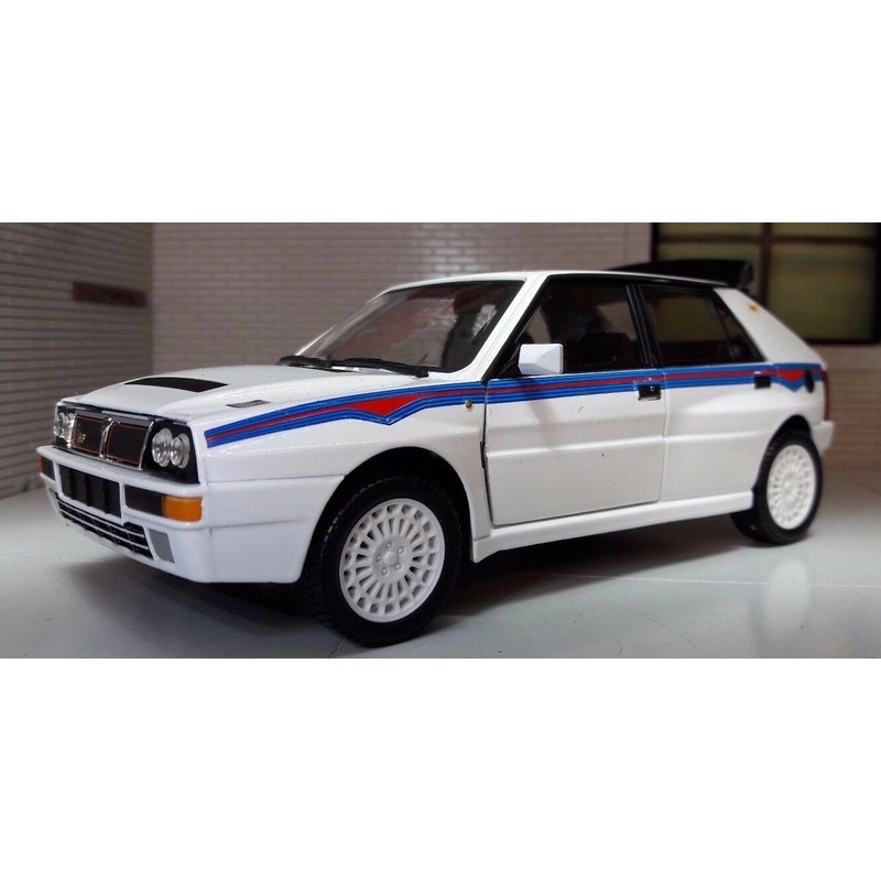 Lancia Delta 1992 HF Integrale Martini 6 EVO Detailed Bburago 1:24