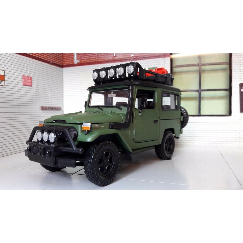 Toyota Land Cruiser FJ40 Expedition 79137GRN Motormax 1:24