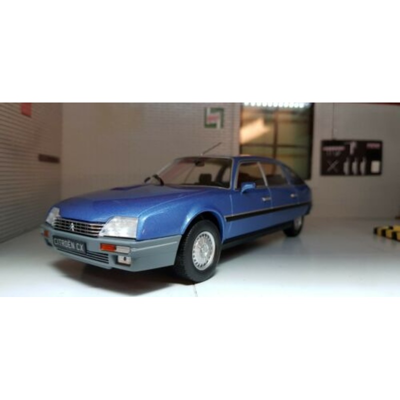 Citroen CX2500 Prestige Phase 2 1986 Blue Whitebox 1:24