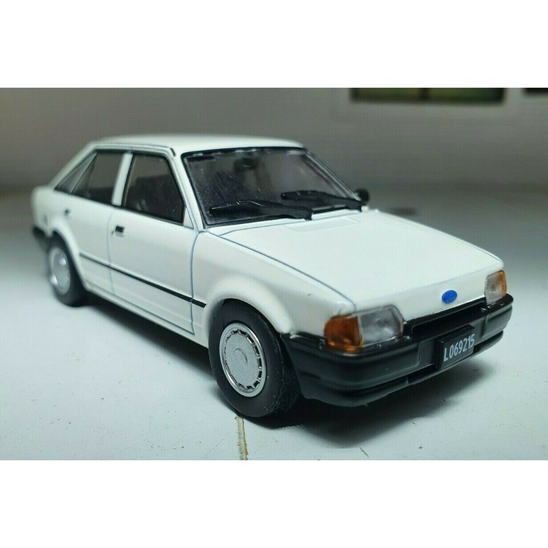 Ford Escort GL Mk4 White 1988 5 Door Vitesse 1:43