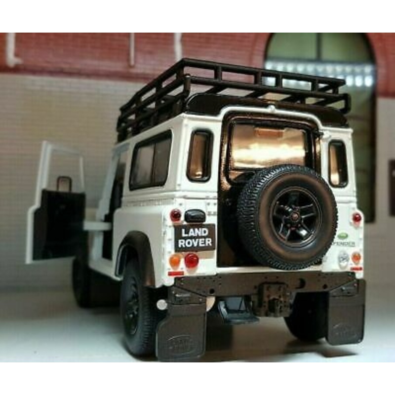 Land Rover Defender TDCI 90 With Snorkel & Roof Rack 22498 Welly 1:24