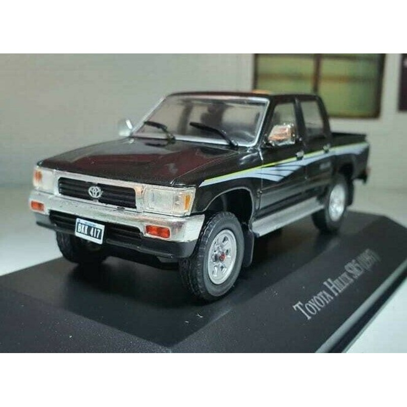Toyota Hilux SR5 Double Cab Pickup 1997 Black Demag 1:43