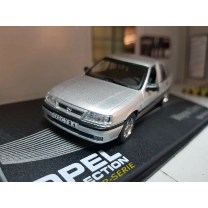 Vauxhall Cavalier Mk3 1992 Opel Vectra Wayne Cherry IXO 1:43