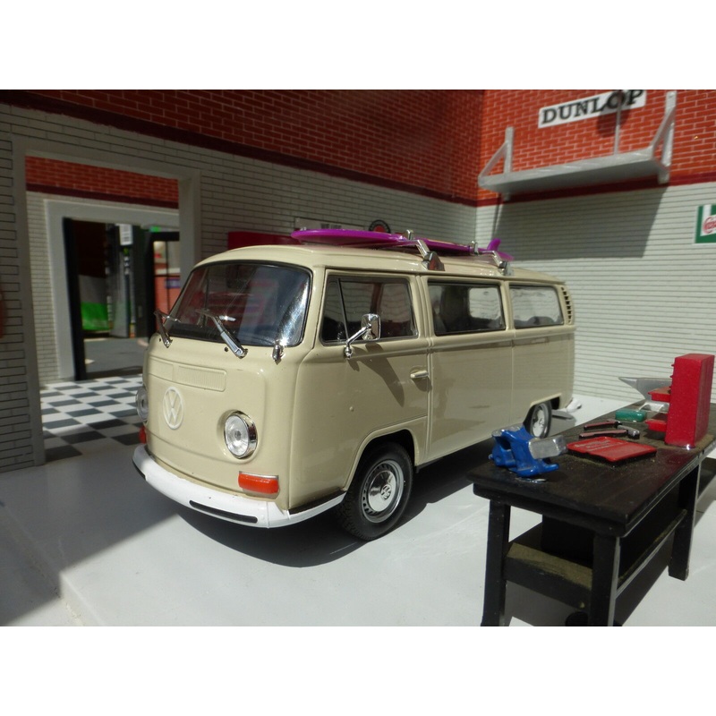 Volkswagen 1967 T2 Bay 22472 Welly 1:24