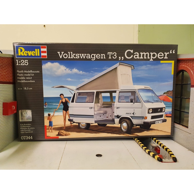 Volkswagen VW T25 / T3 Transporter Westfalia Joker Camper Poptop Revell Model KIT 1:25