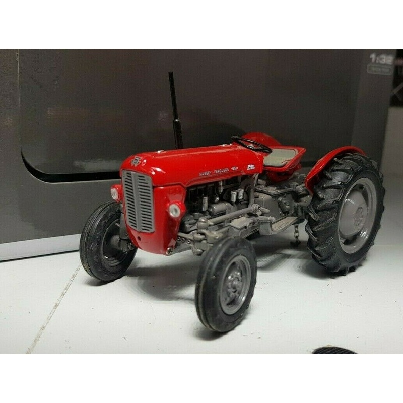 Classic 1959 Massey Ferguson 35 MF35 Tractor Universal Hobbies 1:32