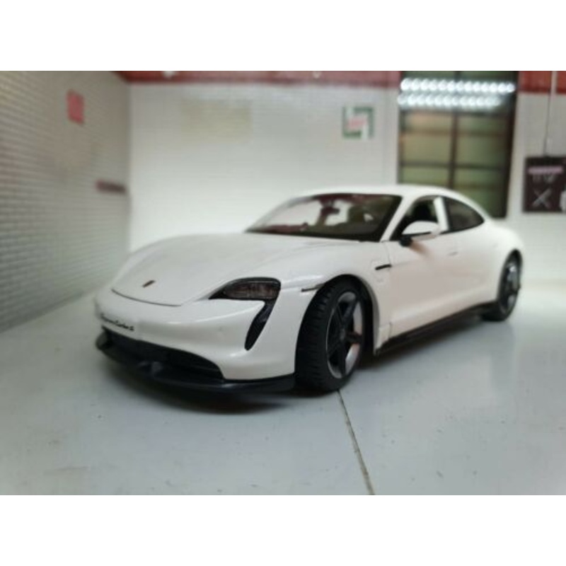 Porsche Taycan Turbo S Electric Eco 21098 Bburago 1:24