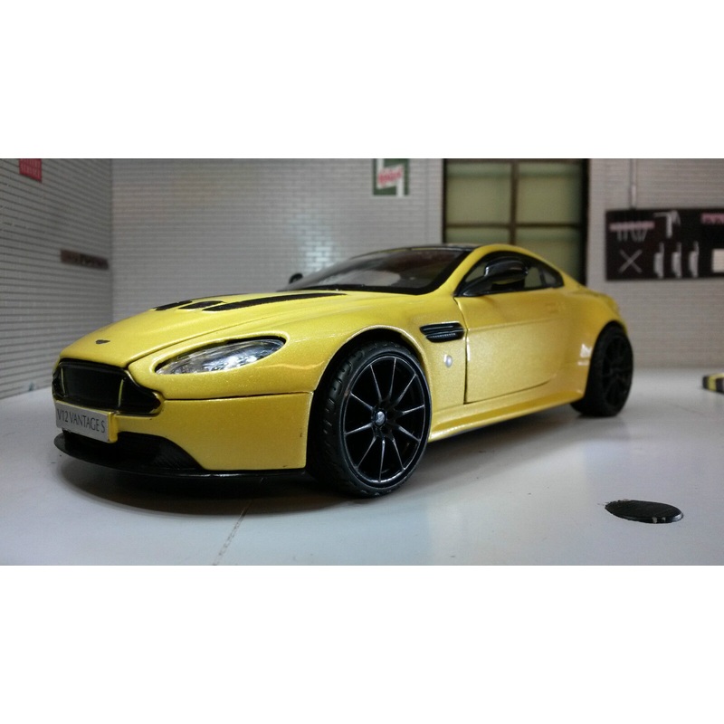 Aston Martin Vantage V12 79322 Motormax 1:24
