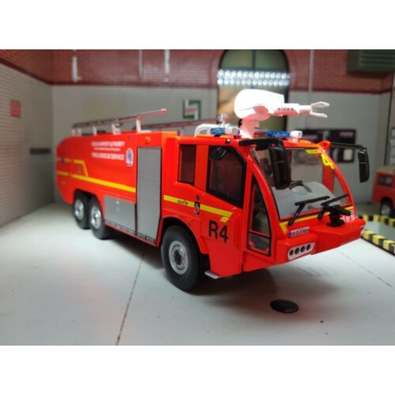 Fire Engine Airport Sentinal 6x6 S3X Sides Dublin 2012 1:43
