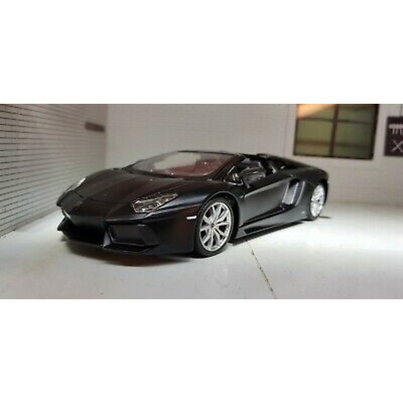 Lamborghini Aventador Satin / Matt Black LP700-4 Roadster 31504 Maisto 1:24
