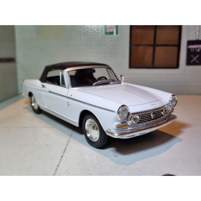 Peugeot 404 Cabriolet 22494 Welly 1:24
