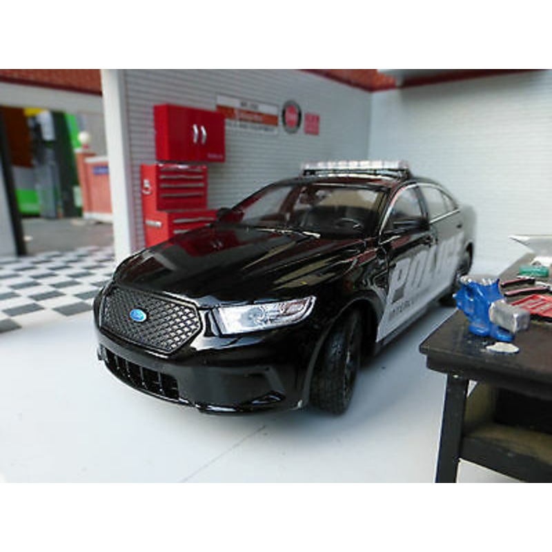 Ford Taurus Police Car Interceptor 24045 Welly 1:24