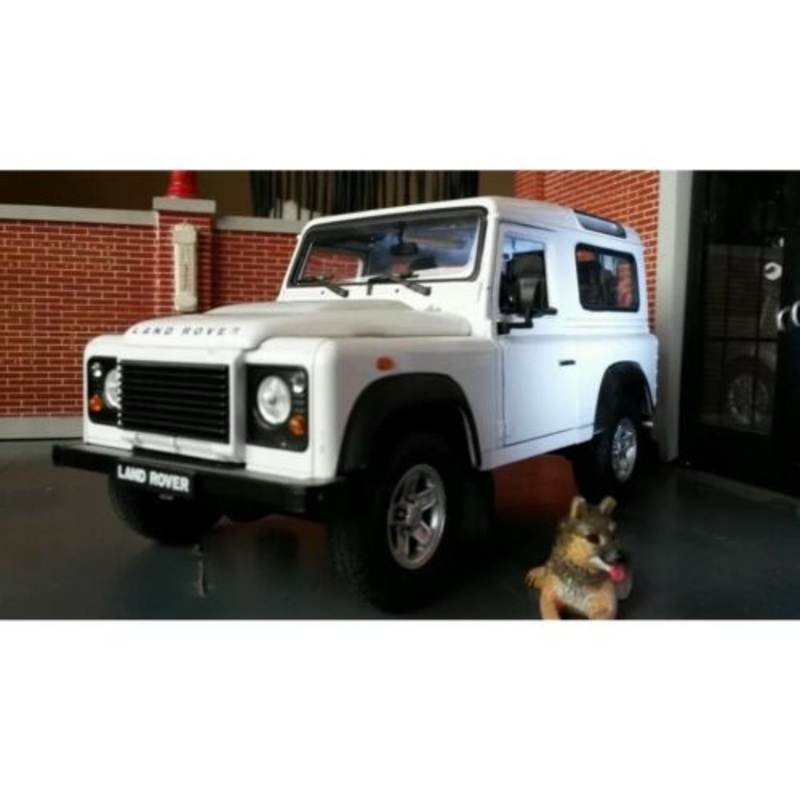 Land Rover Defender TDCI 90 White Welly 1:24