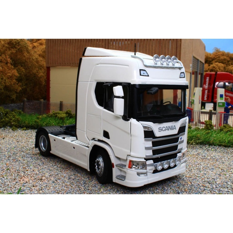 MM2014-01 Marge Models Scania R500 Lorry 4x2 in White