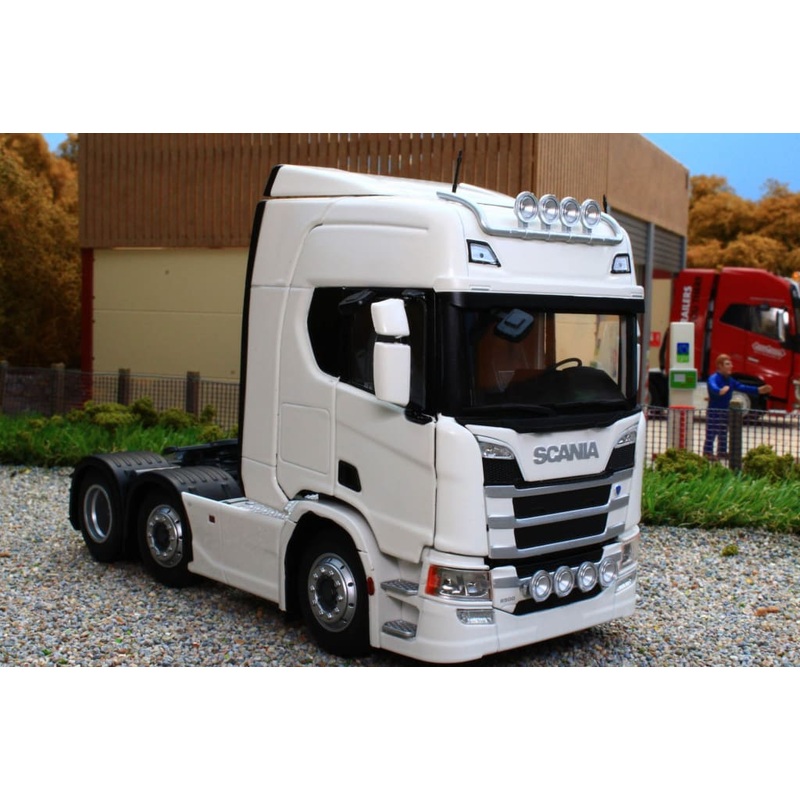 MM2015-01 Marge Models Scania R500 Lorry 6x2 in White