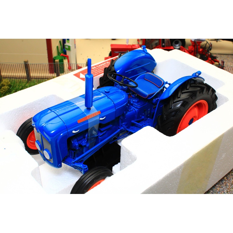 UH2898 Universal Hobbies 1:16th Scale Fordson Dexta 1960 1962 Tractor