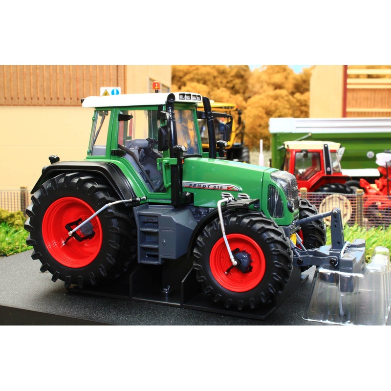 UH6345 Universal Hobbies Fendt 818 4WD Tractor with Wide Tyres and Air Pressure System Limited Edition NEW!