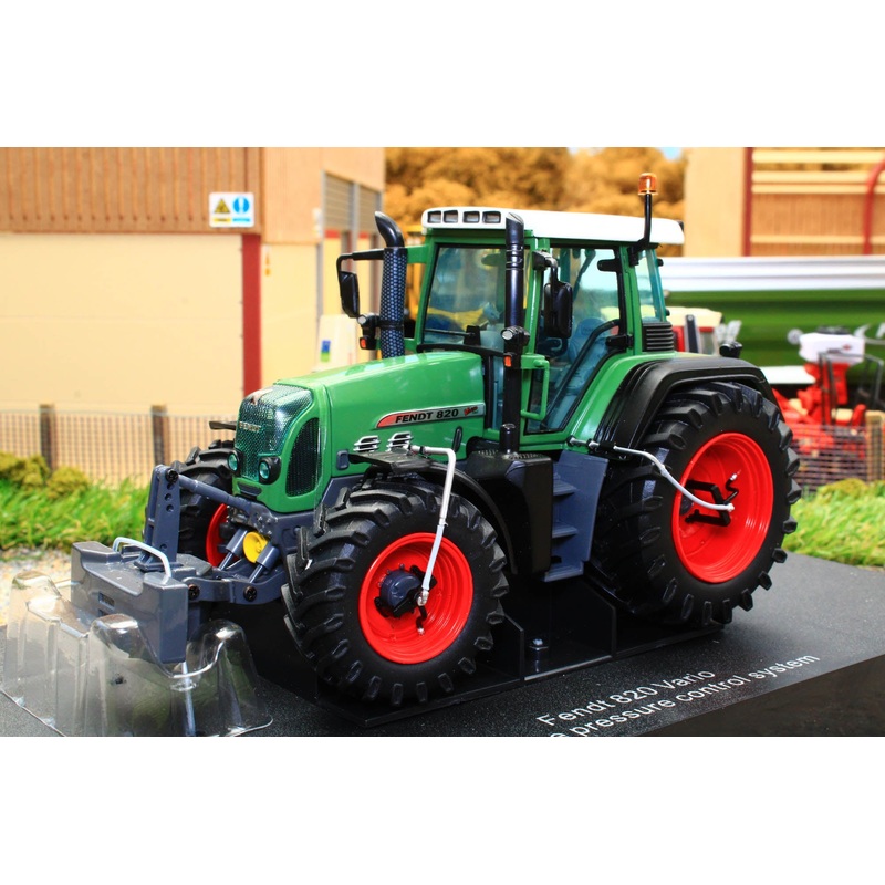 UH6347 Universal Hobbies Fendt 820 4WD Tractor with Wide Tyres and Air Pressure System Limited Edition NEW!