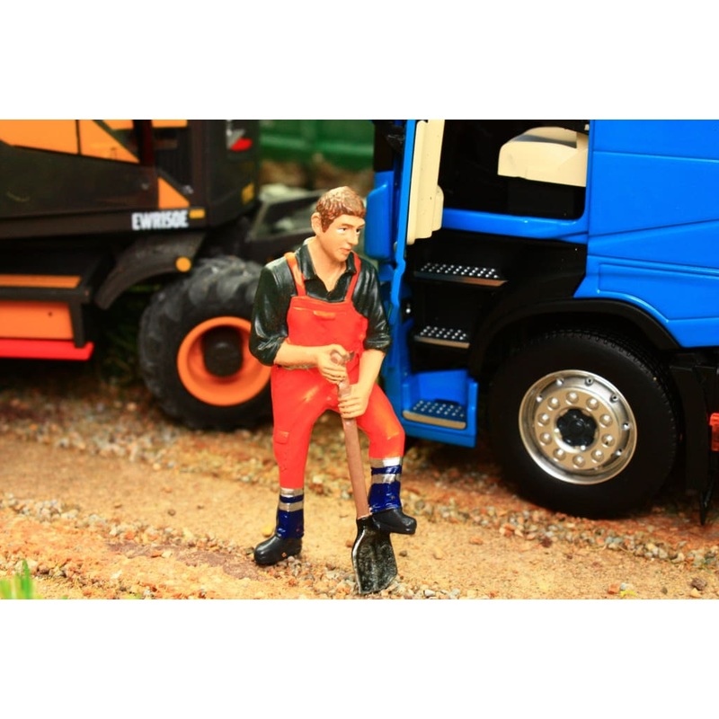 AT32146 AT Collections Works Figure Digging With Spade