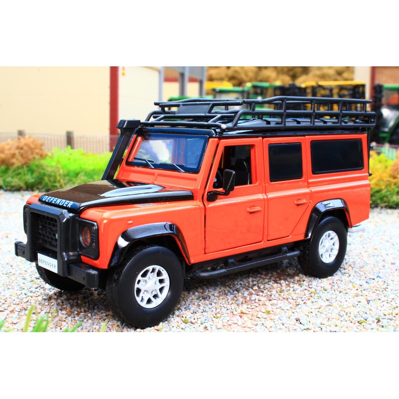 TAY32105010 Tayumo 1:32 Scale Land Rover Defender 110 4x4 in Tangiers Orange