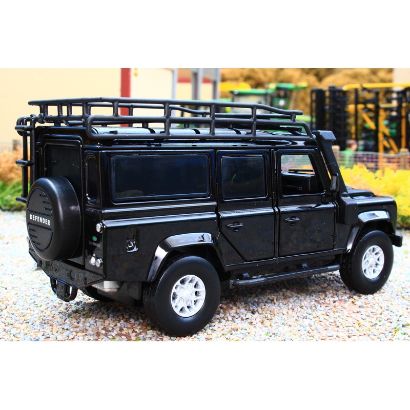 TAY32105012 Tayumo 1:32 Scale Land Rover Defender 110 4x4 in Black