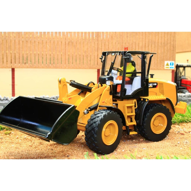 DM85294 DIE CAST MASTERS 132 SCALE CAT 910K WHEELED LOADER