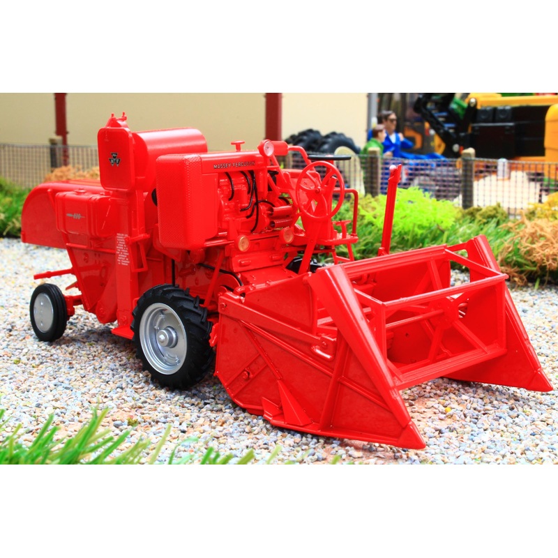 UH2880 Universal Hobbies 1:32 Scale Massey Ferguson 830 Combine Harvester 1960