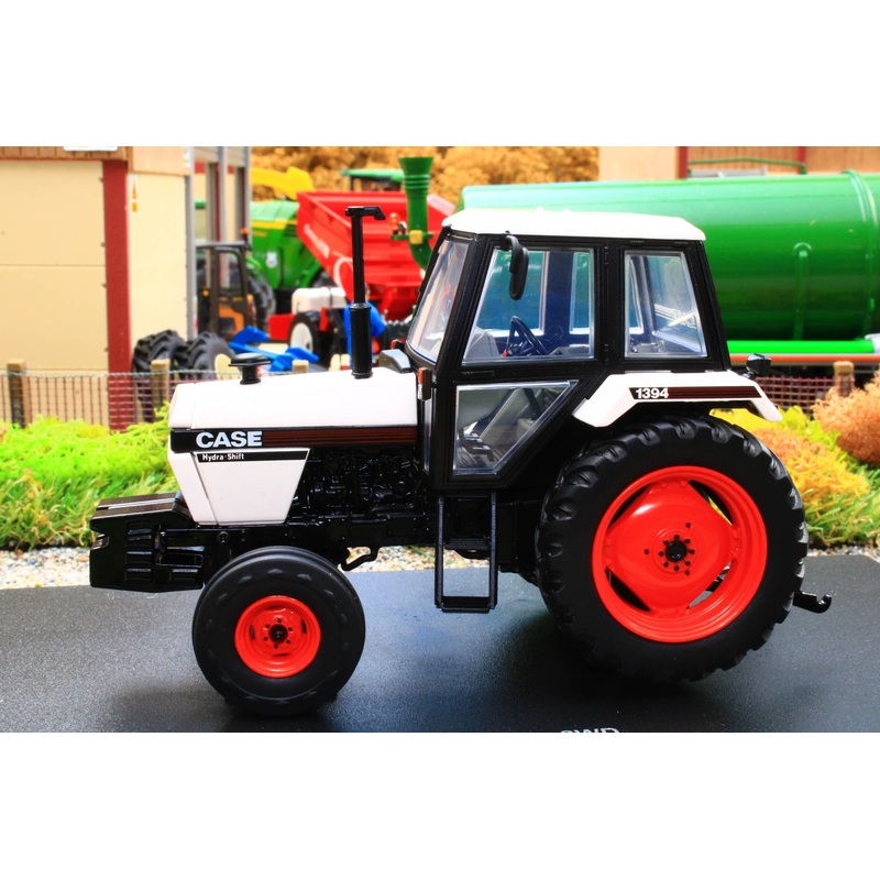 UH6470 Universal Hobbies 1:32 Scale Case International 1394 2WD Tractor Ltd Edition 1000pcs