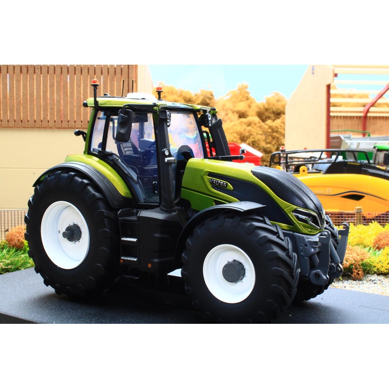 UH6477 Universal Hobbies Valtra Q305 Olive Green Ltd Edition 4WD Tractor
