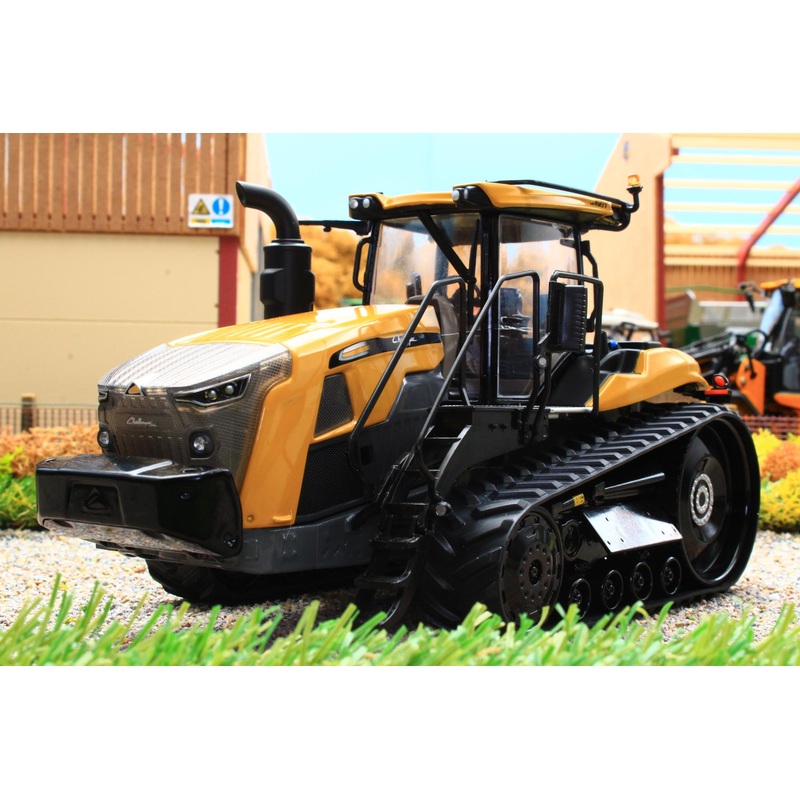 USK10654 USK 1:32 Scale Challenger MT867 Tractor
