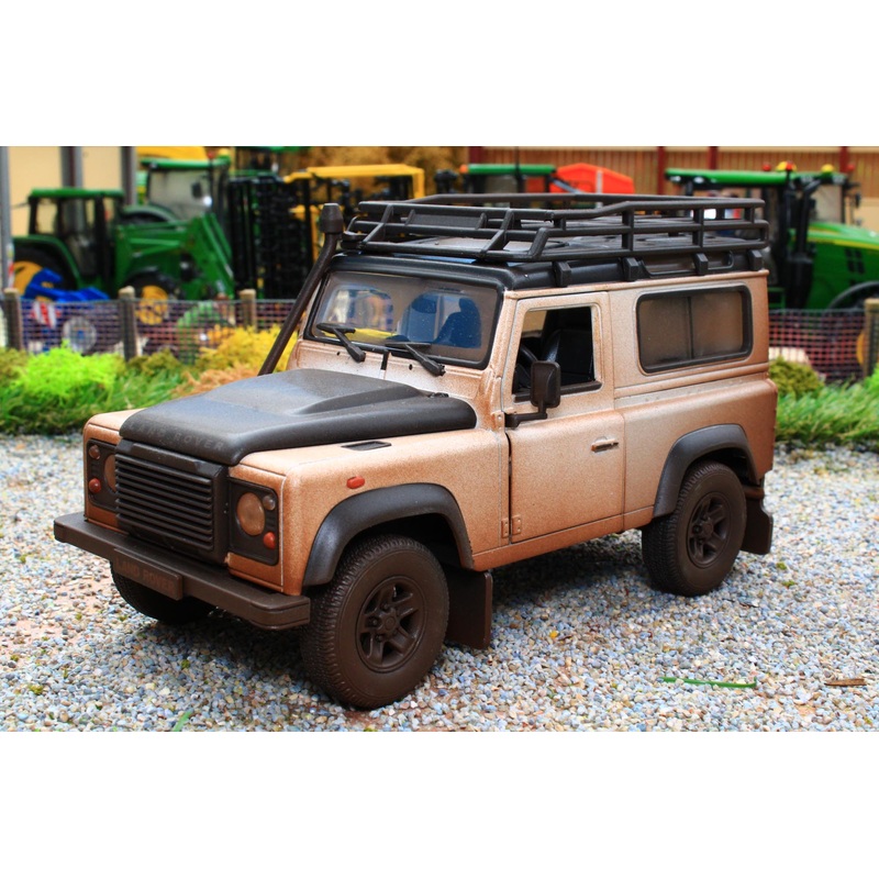 WEL22498SP(w) Weathered Welly 1:24 Scale Land Rover Defender 90 in White with roof rack and snorkel