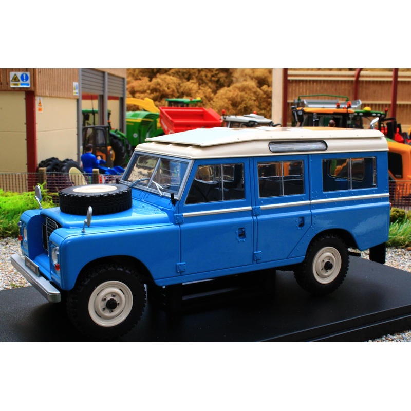 WHI124150 Whitebox 1:24 Scale Land Rover Series III 109 in Blue
