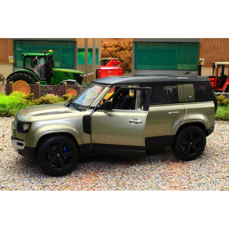 BUR21101 BURAGO 1:24 Scale New Land Rover Defender 110 in Green with Black Roof