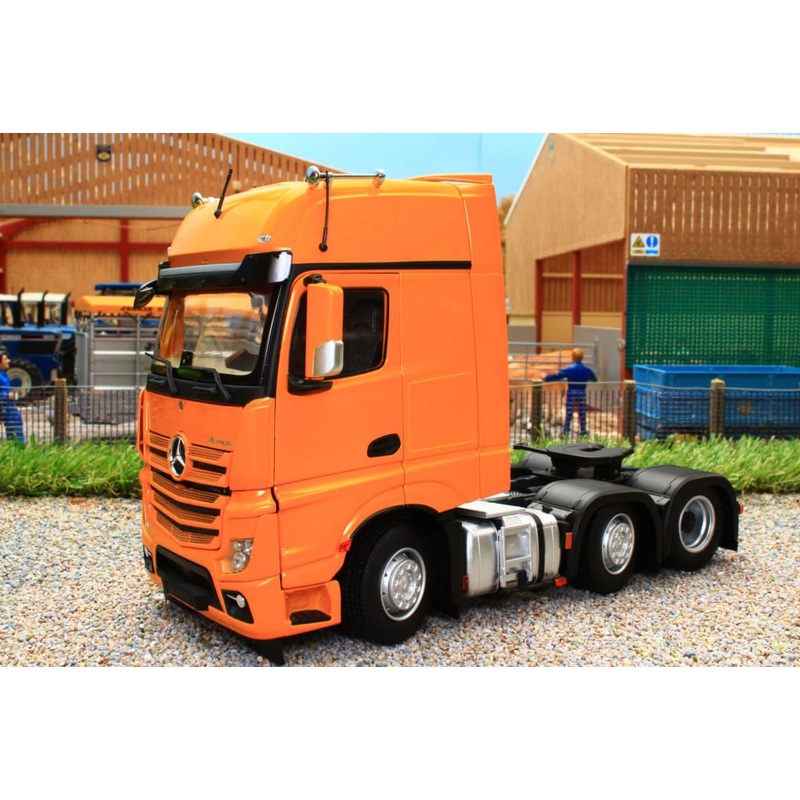 MM1912-05 MARGE MODELS MERCEDES BENZ ACTROS GIGASPACE 6 X 2 IN YELLOW