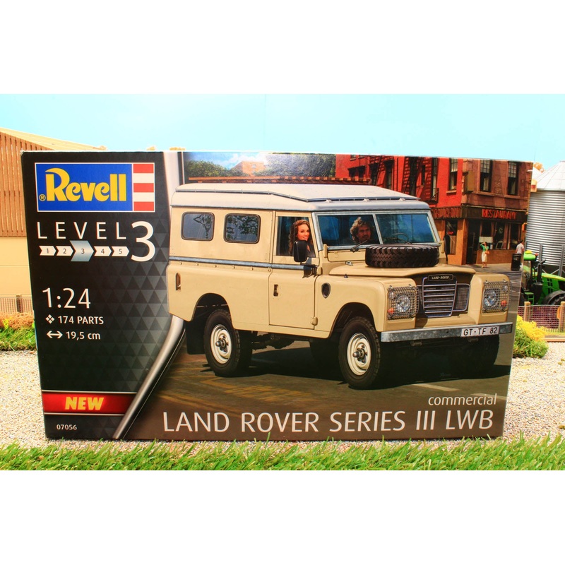 REV07056 Revell 124th Scale Land Rover Series III LWB Commercial Kit