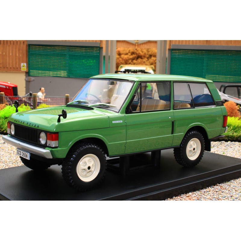 WHI124171 Whitebox 1:24 Scale Land Rover Range Rover in Green 1970