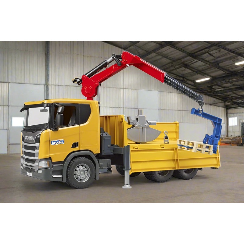 B03551 Bruder Scania Super 560R construction site truck with crane and 2 pallets