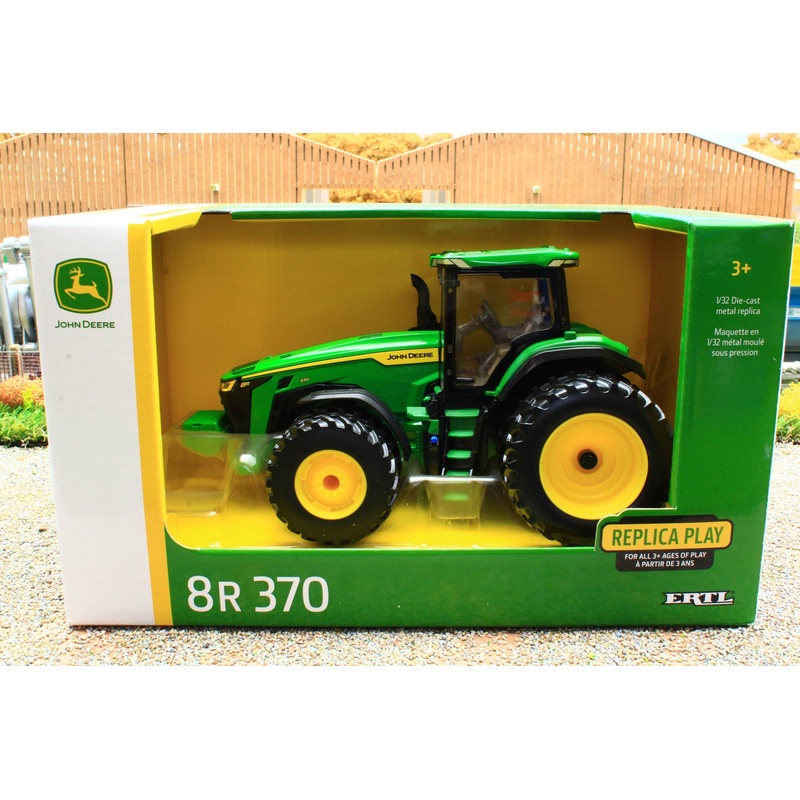 ERT45754 ERTL 1:32 Scale John Deere 8R370 4WD Tractor front and back duals