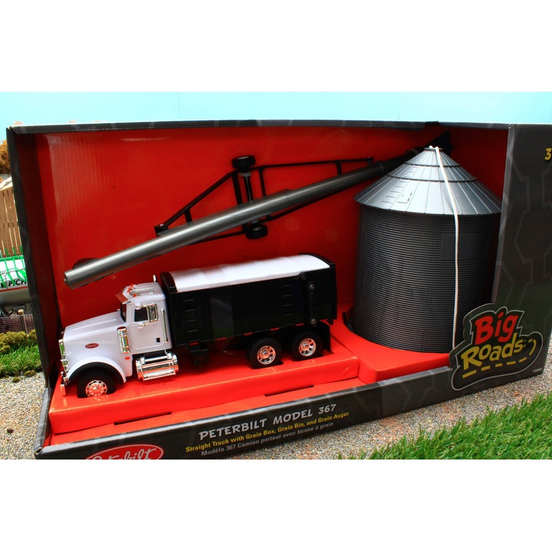ERT46501 Ertl 1:32 Scale Peterbilt 367 Harvesting Set includes lorry auger and silo