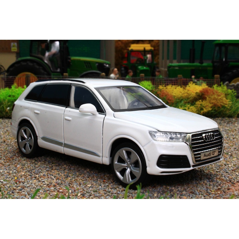TAY32140026 TAYUMO 1:32 Scale Audi Q7 in White