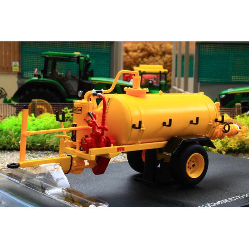 UH6498 Universal Hobbies 1:32 Scale Veenhuis Mesttank 1750L Slurry Tanker Ltd Edition