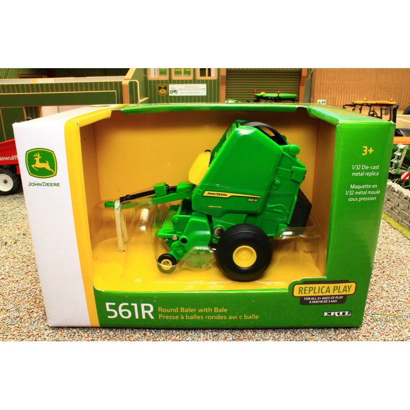 ERT45901 Ertl 1:32 Scale John Deere 561R Round Baler with bale