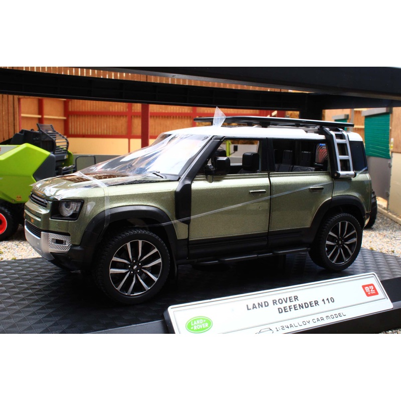 Q2002A-GR QY 1:24 Scale Land Rover Defender 110 in Green with Lights and sound