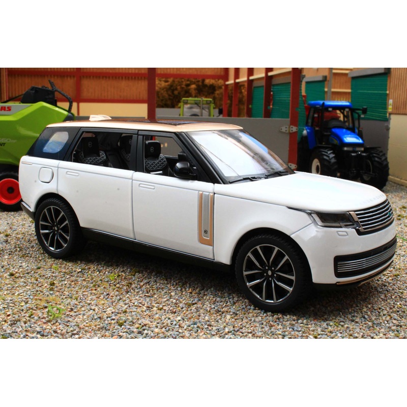 Q2005B-WH QY 1:24 Scale Range Rover SV 2022 Version in white with lights and sound