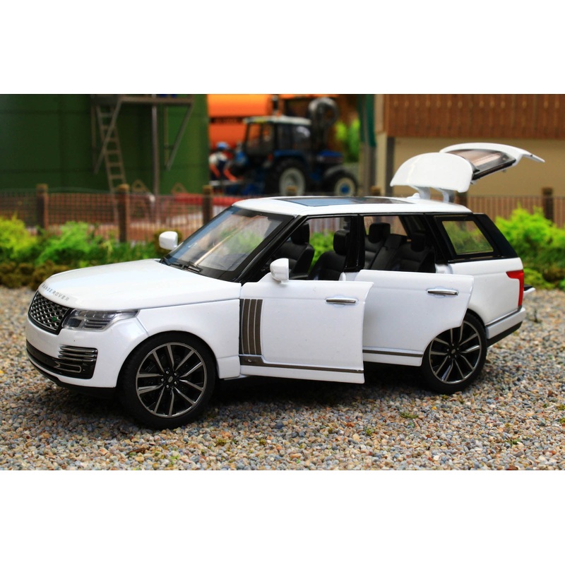 Q3001A-WH QY 1:32 Scale Range Rover 50th Anniversary version in White with lights and sound