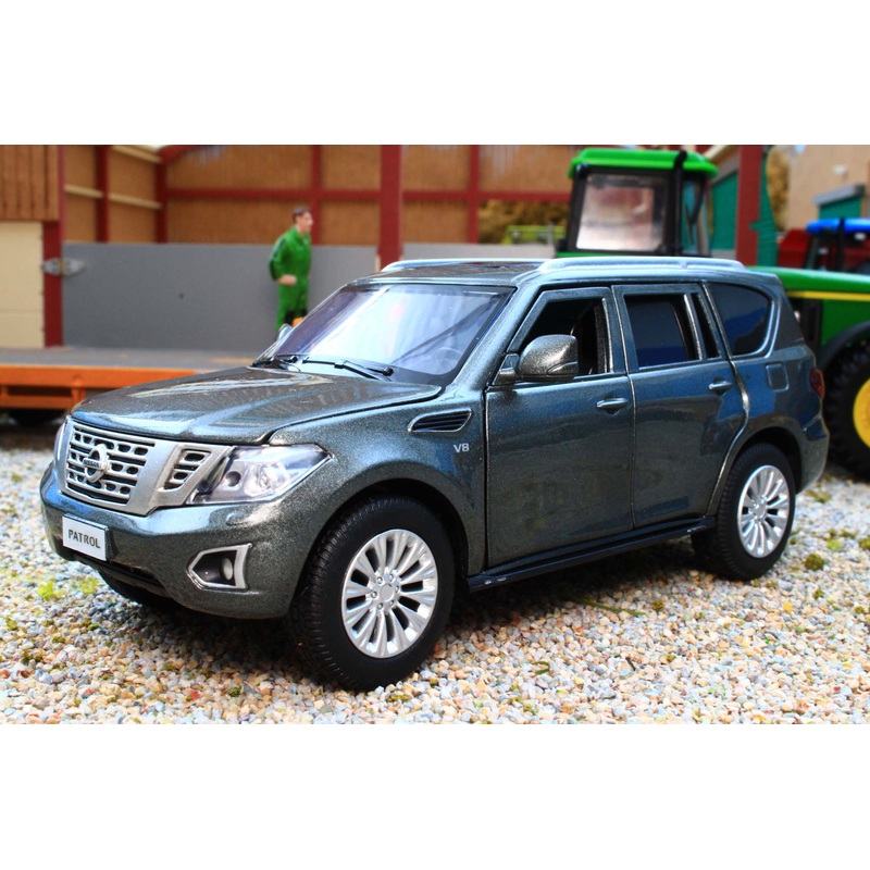 TAY32115015 Tayumo 1:32 Scale Nissan Patrol in Grey Y62 4x4