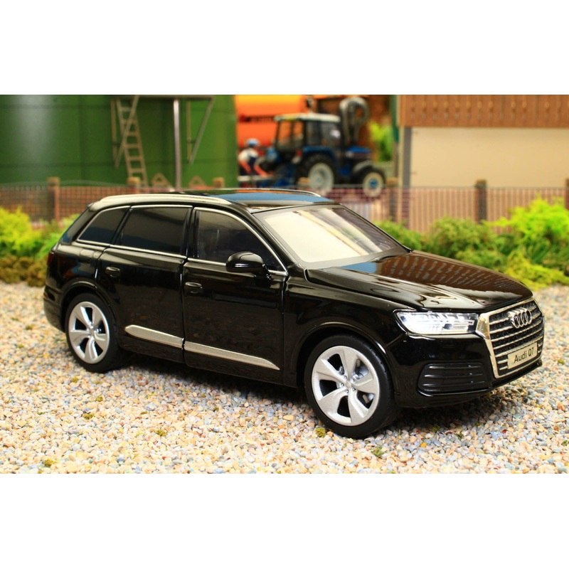 TAY32140025 TAYUMO 1:32 Scale Audi Q7 in Black with lights and sound