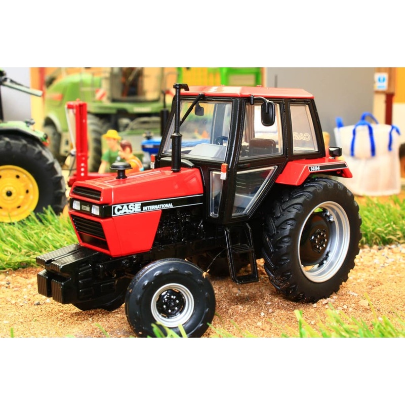 UH6209 UNIVERSAL HOBBIES CASE INTERNATIONAL 1494 2WD RED BLACK TRACTOR