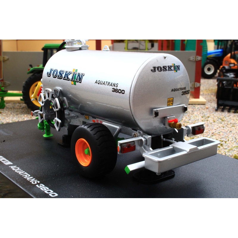UH6620 Universal Hobbies Joskin Aquatrans 3600 Water Bowser